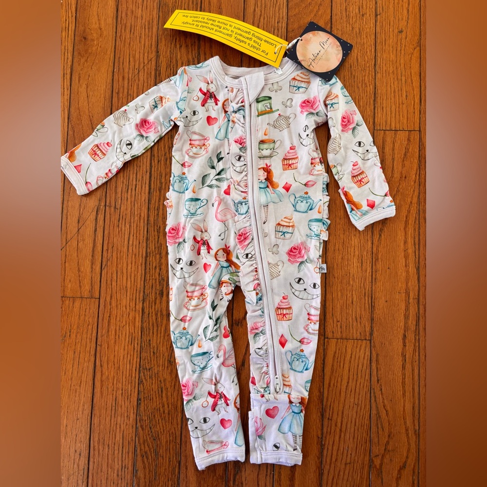 NWT Ruffle Convertible Sleeper